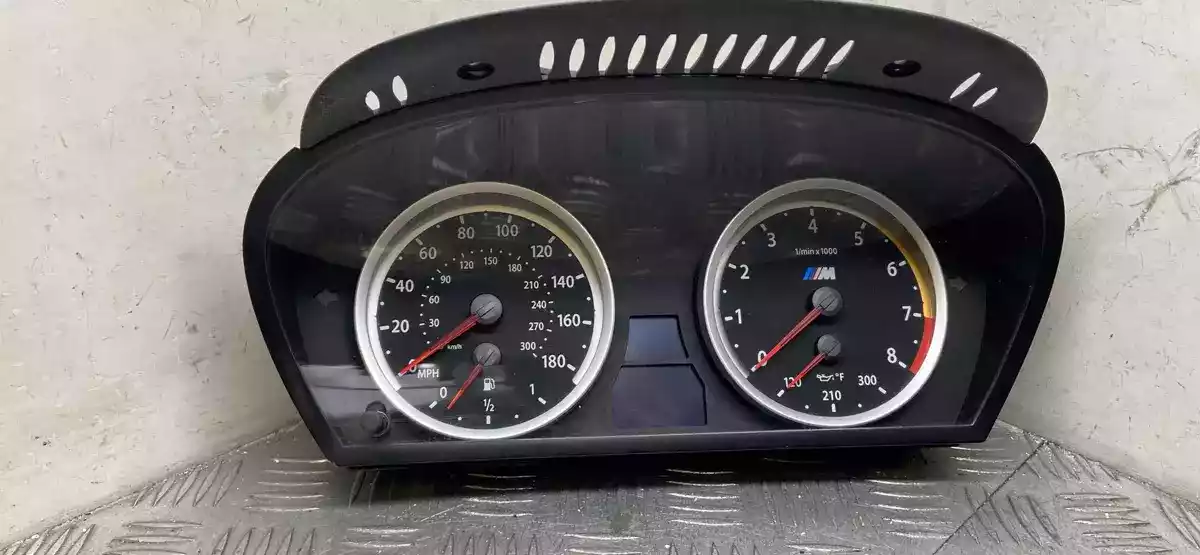 Щиток приборов (приборная панель) к BMW X6 M 2010