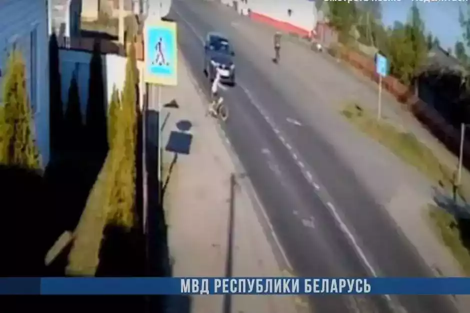 Видео: ребенок выехал под колеса авто в Житковичском районе