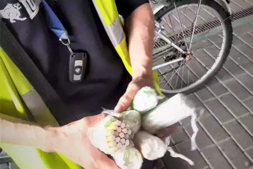 Чудеса контрабанды: сигареты извлекли из рамы велосипеда