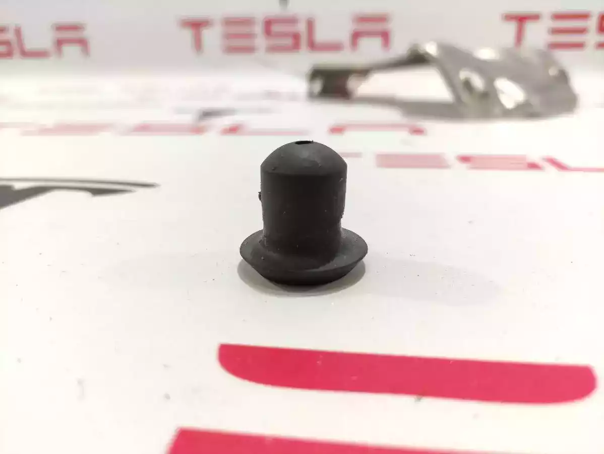 Отбойник капота (демпфер) к Tesla Model X 2017