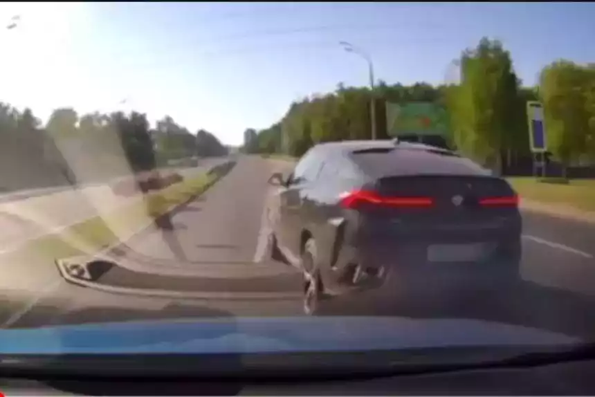 Водитель BMW «учил» другого водителя, видео оказалось в ГАИ