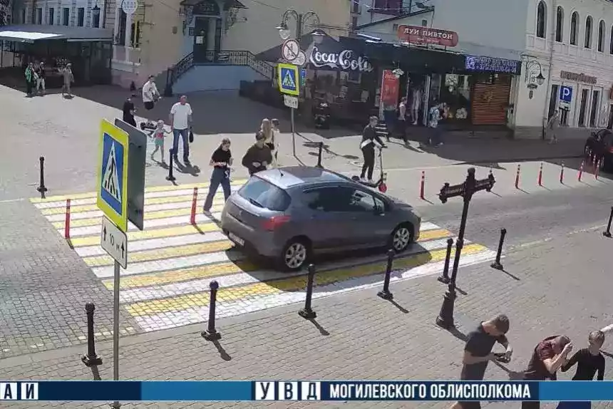 Подростка на электросамокате сбили на переходе в Могилеве: что он нарушил?