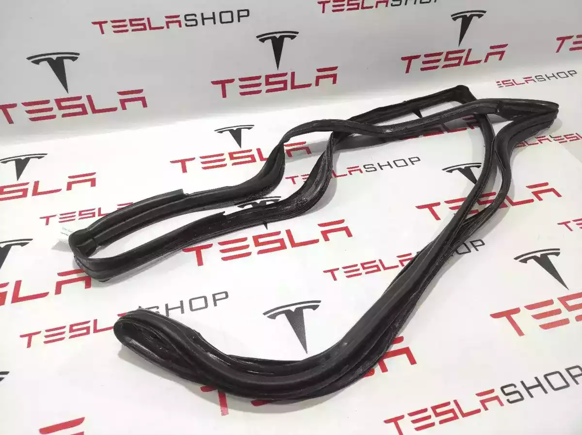 Уплотнитель к Tesla Model X 2022
