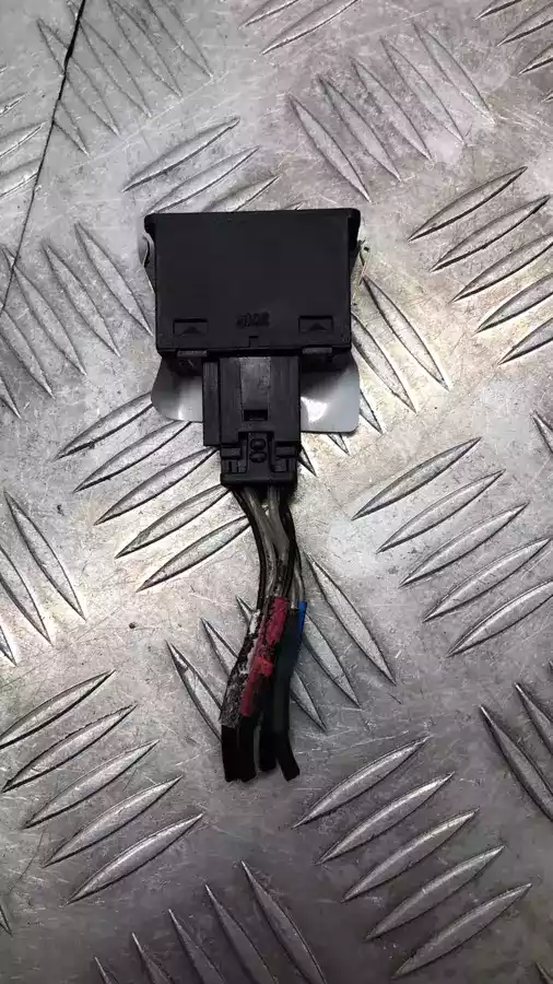 Разъем AUX / USB к BMW X5 2003