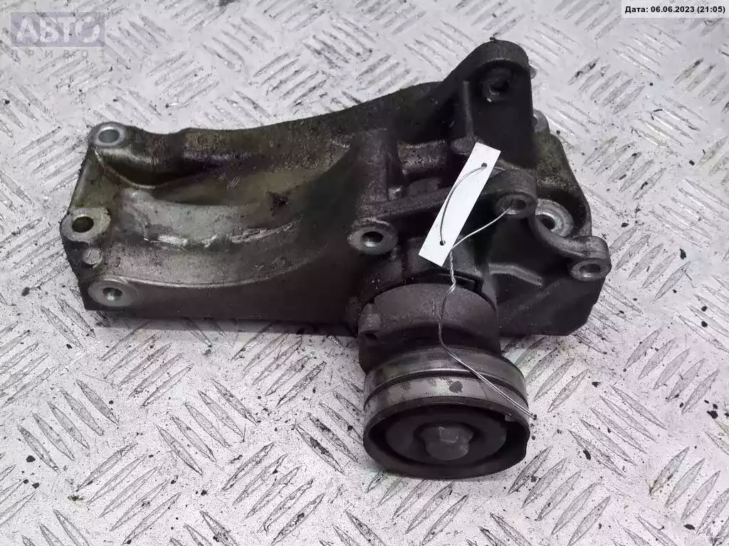 Кронштейн генератора к Volkswagen Golf 1997