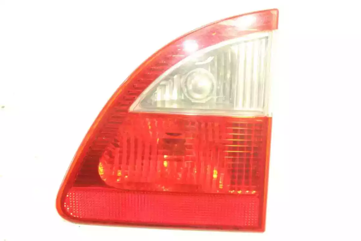 Фонарь крышки багажника правый к Ford Galaxy 2003