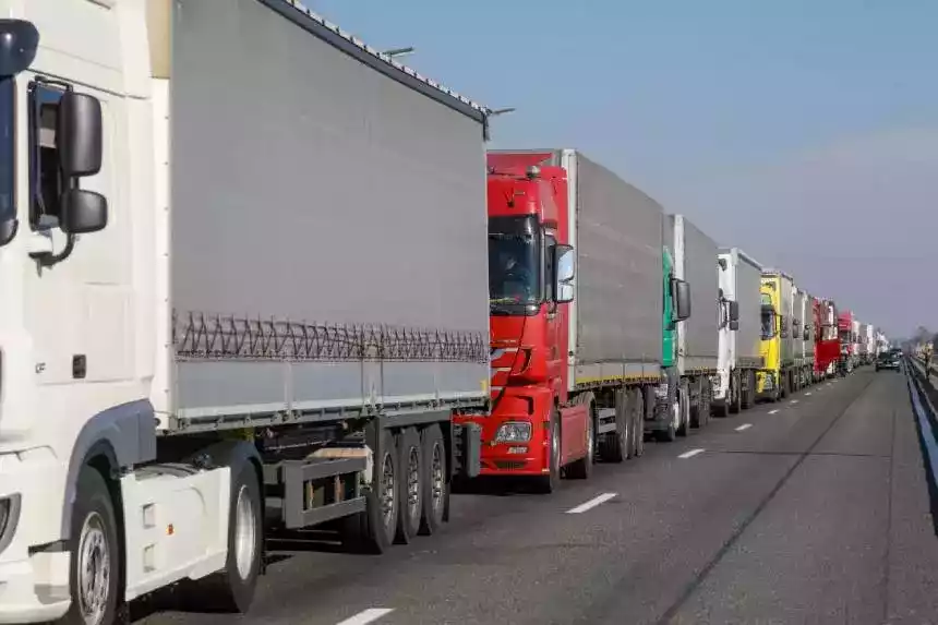 На литовско-белорусской границе увеличивается очередь грузовиков