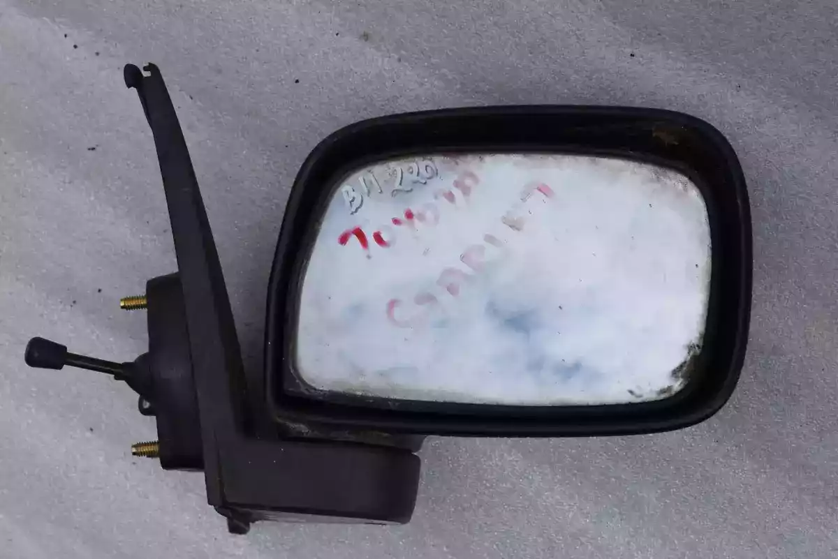 Зеркало наружное правое к Toyota Starlet 1998