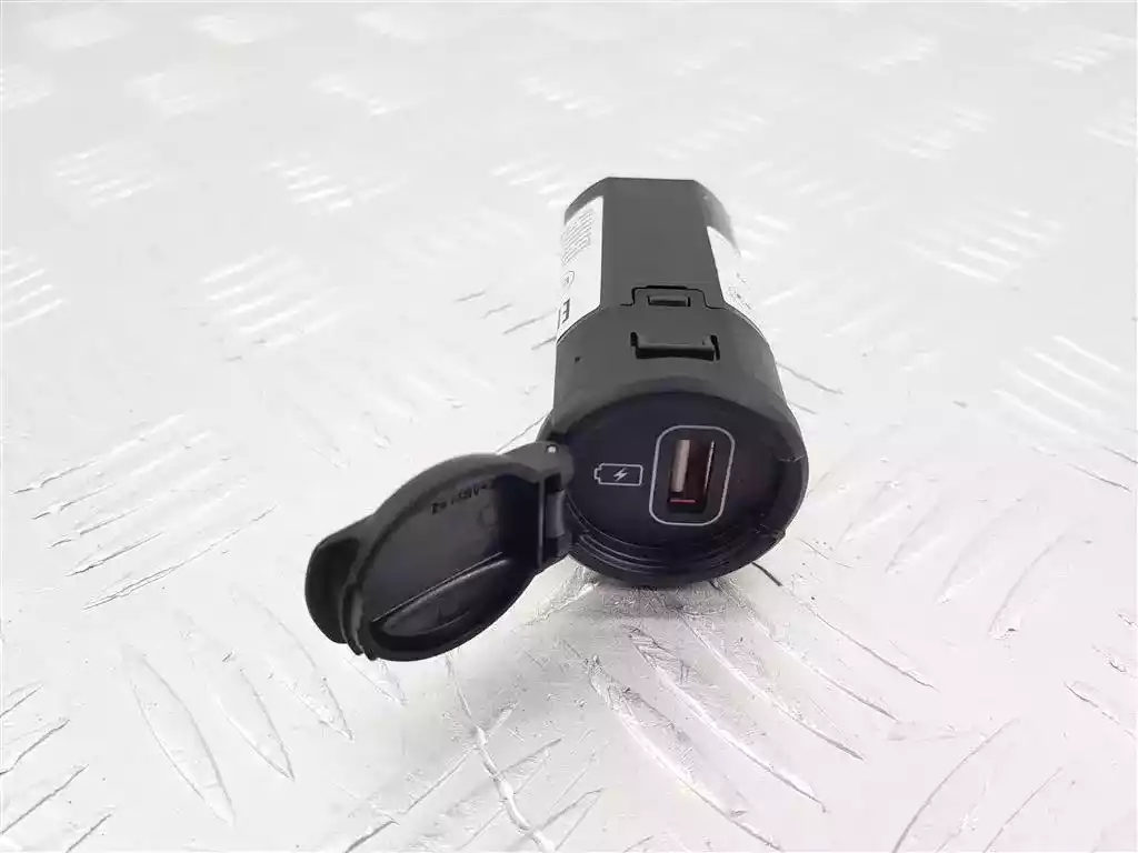 Разъем AUX / USB к Hyundai Santa Fe 2019