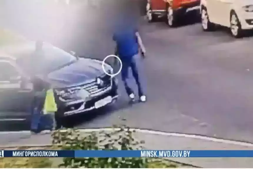В Минске мужчина провел ключами по припаркованному «с нарушением ПДД» автомобилю – его нашли