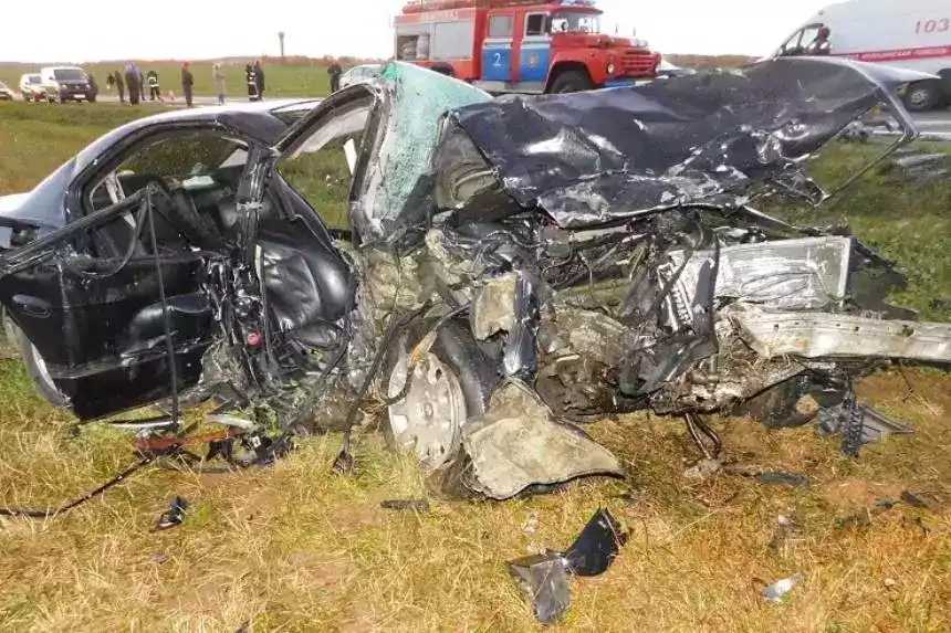 Водитель BMW гнал более 160 км/ч и убил четырех человек, в том числе двоих детей