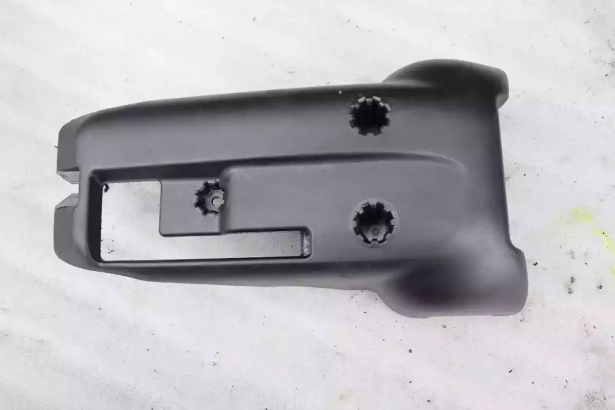 Кожух рулевой колонки к Volvo S40 2005