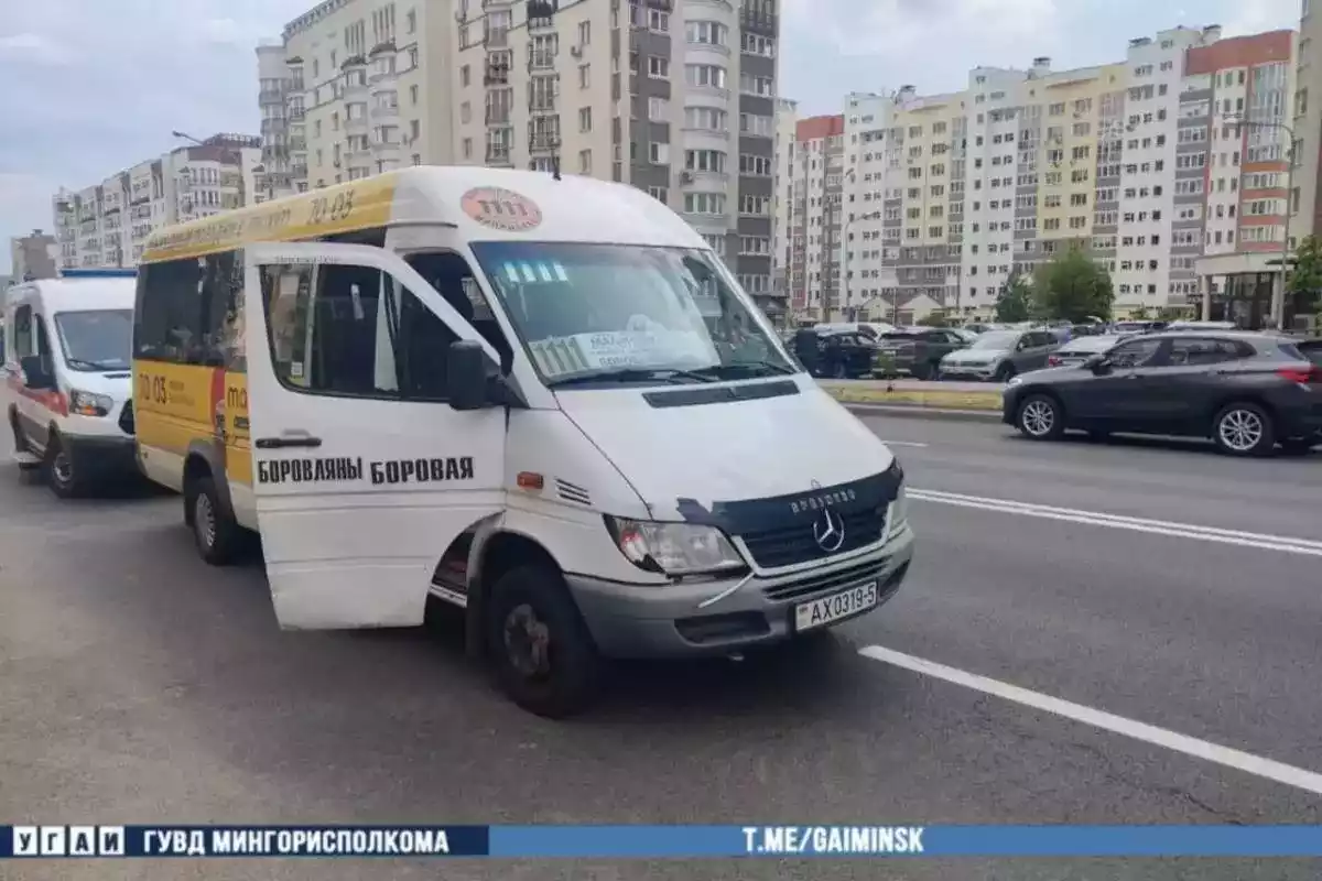 Пешеход попала под колеса маршрутки вне перехода в Минске