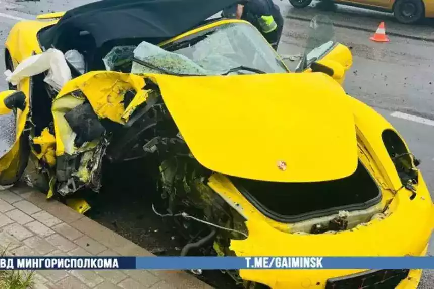 В Минске водитель разбил Porsсhe о столб