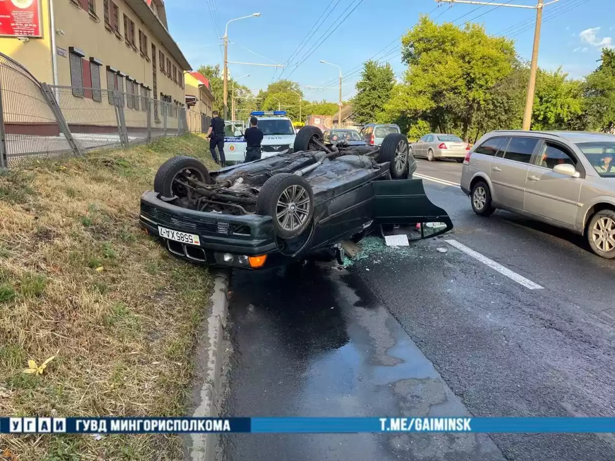 В Минске на крышу опрокинулся BMW