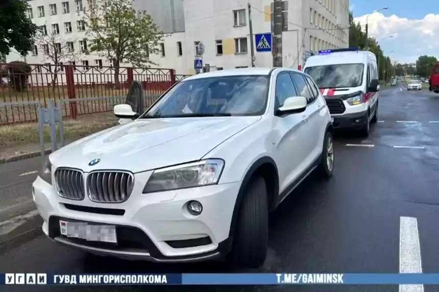 Водитель BMW сбил 19-летнюю девушку на переходе в Минске
