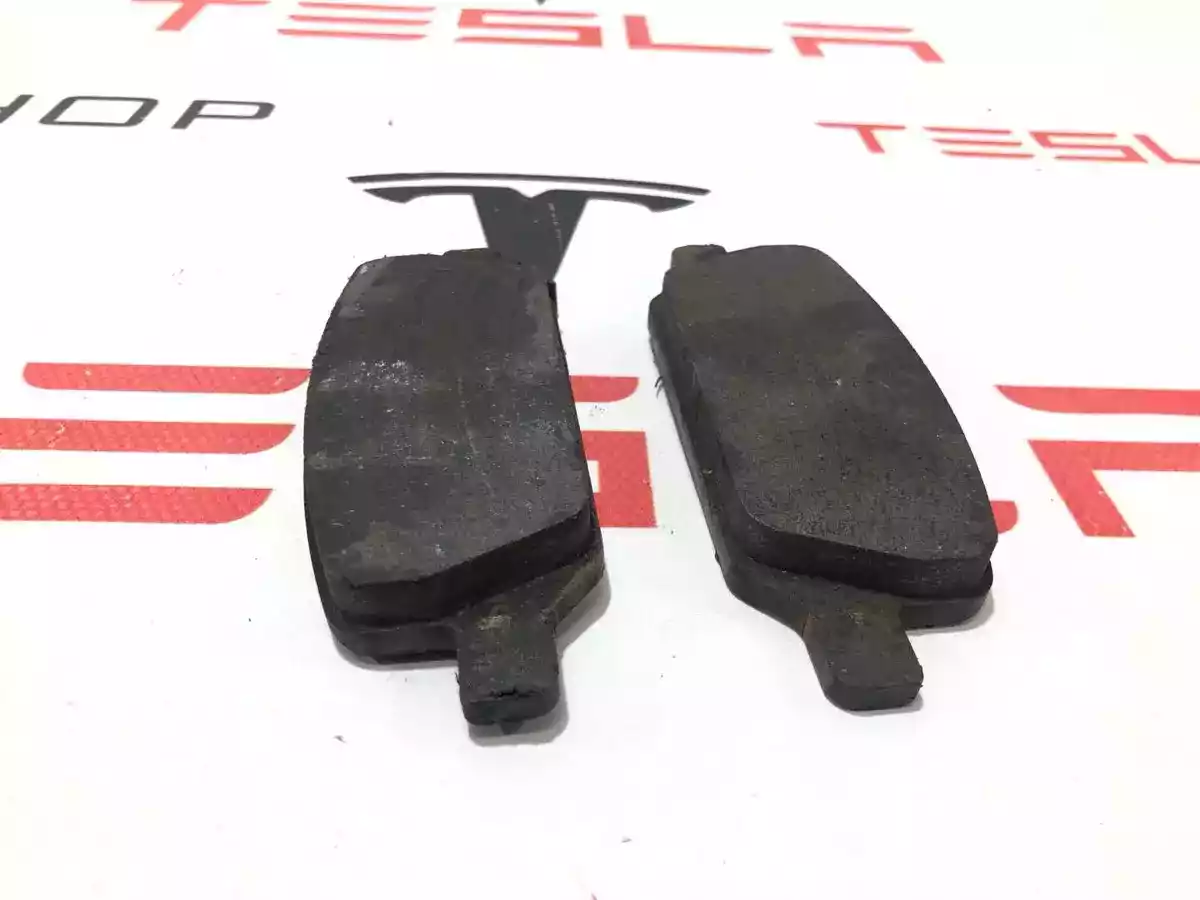 Тормозные колодки задние к Tesla Model Y 2020