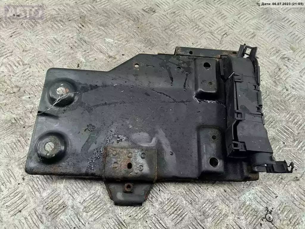 Крепление аккумулятора к Ford Galaxy 2004