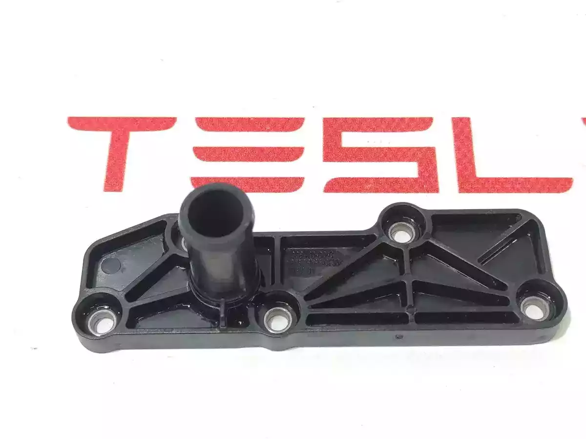 Штуцер к Tesla Model S 2018