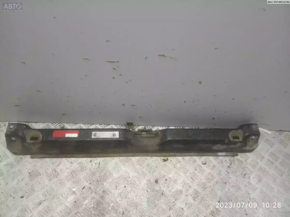 Планка под капот к Volkswagen Transporter 1994