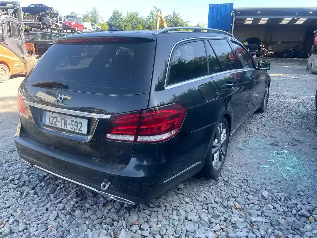 Моторчик стеклоочистителя  к Mercedes-Benz E-klasse 2013