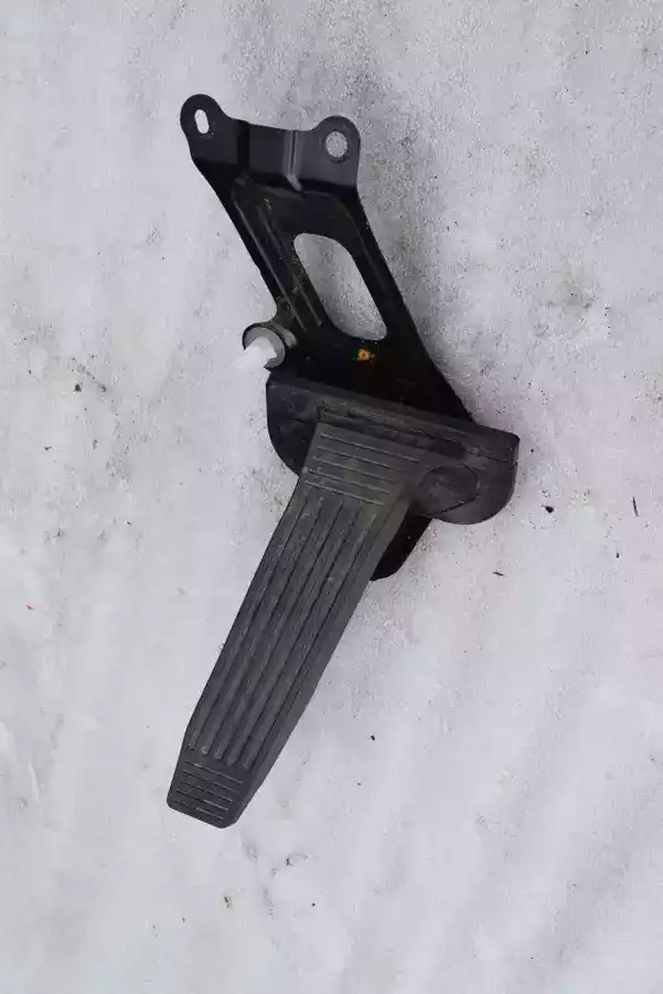 Накладка на педаль к Toyota RAV 4 2020