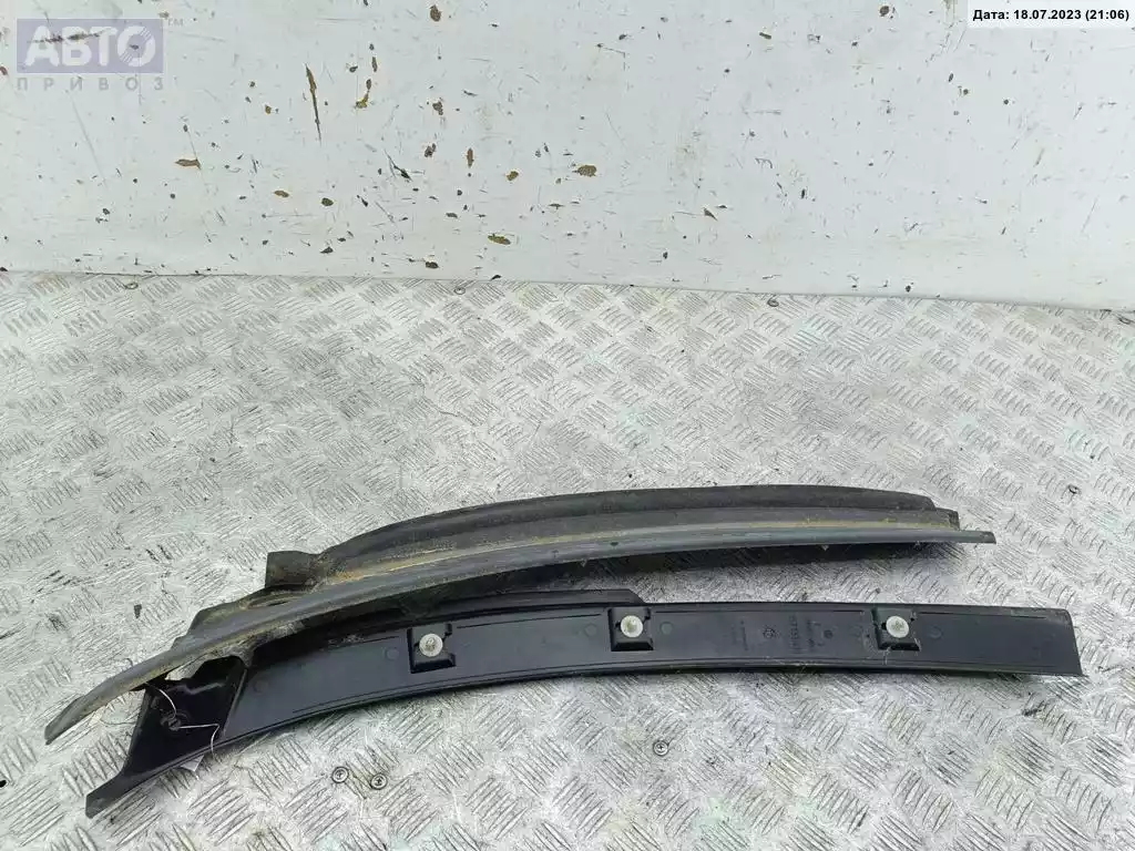 Дождевик к Volkswagen Passat 1990