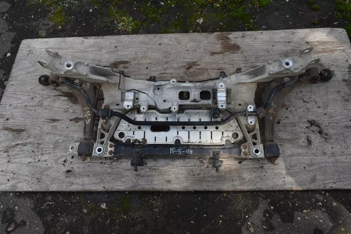 Стабилизатор подвески (поперечной устойчивости) передний к Mazda Xedos 9 1994