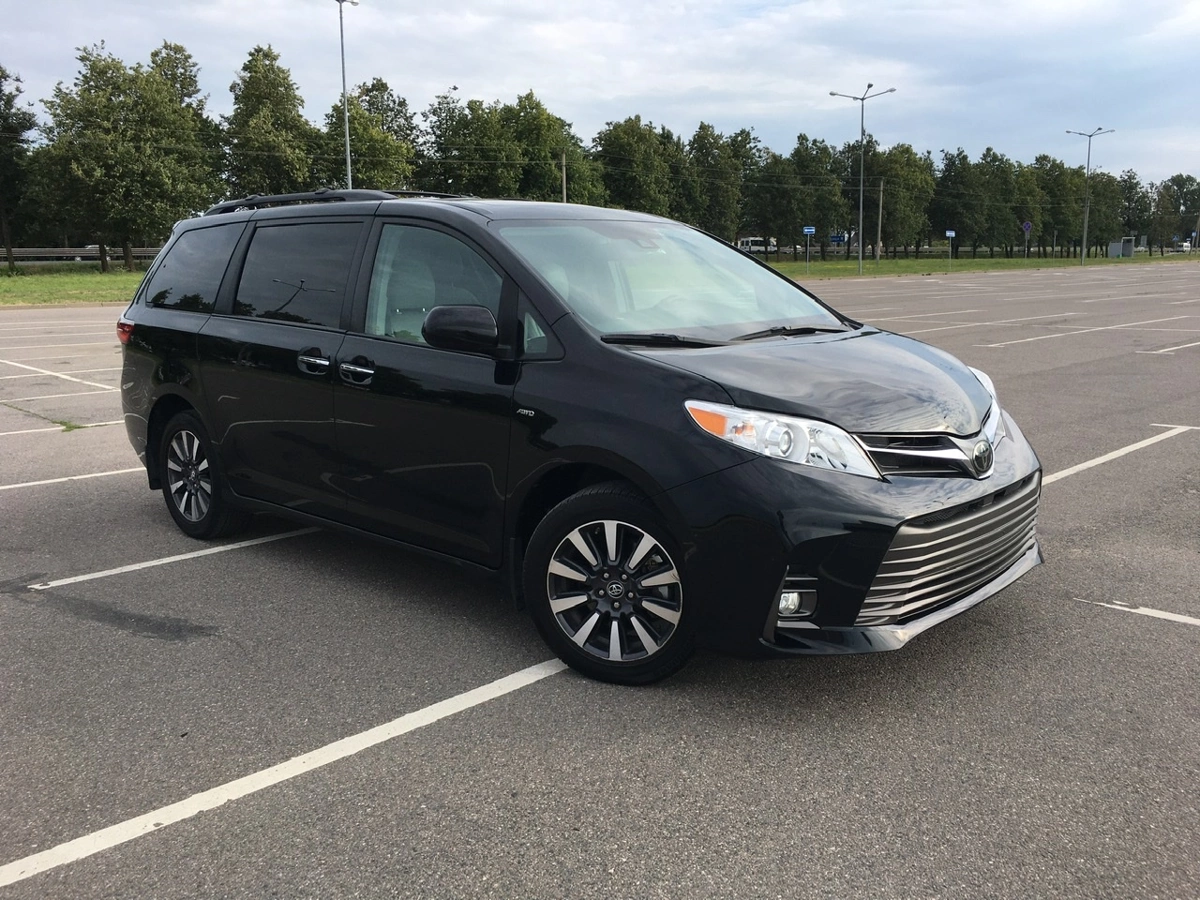 Toyota Sienna 3