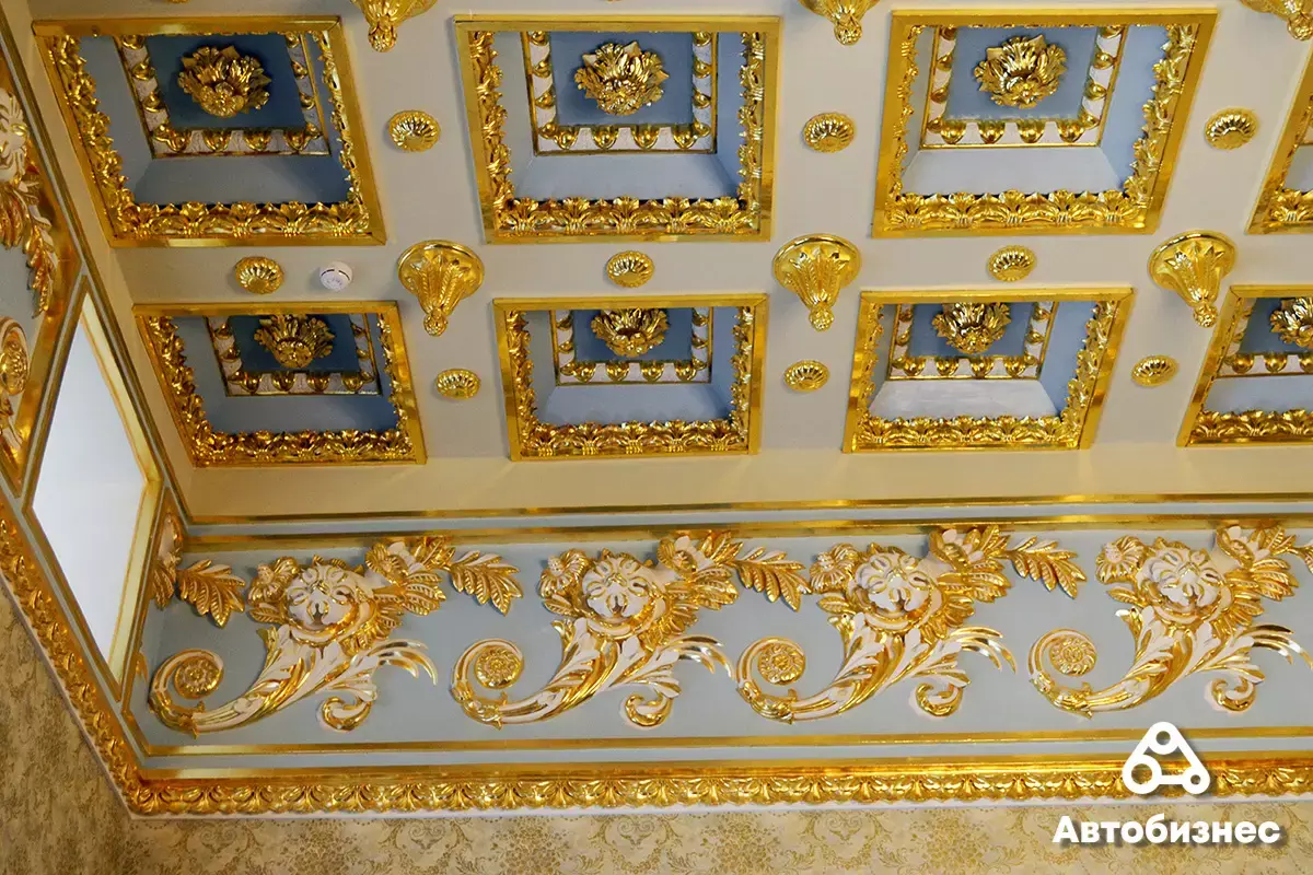 Кессонные потолки - сложная конструкция с богатым декором (Жиличи)