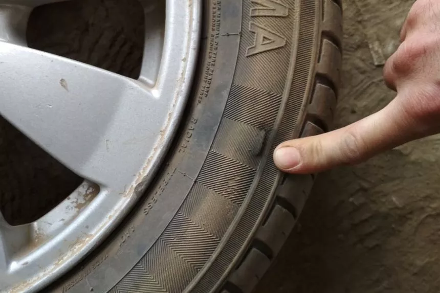 Житель Могилева из мести порезал колеса чужого автомобиля