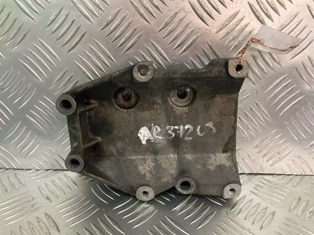 Кронштейн к Alfa Romeo 147 2001