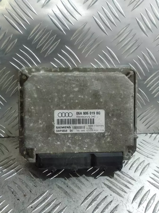 Блок управления двигателем к Audi A3 1998