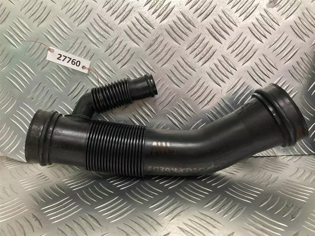 Воздухозаборник к Volkswagen Passat 1999
