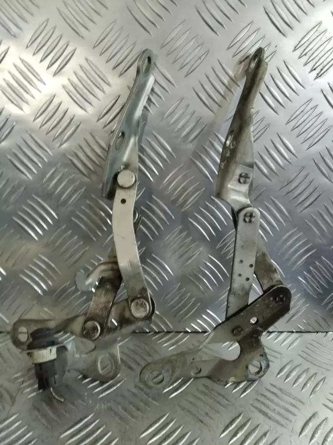 Петля капота к Ford Galaxy 2001