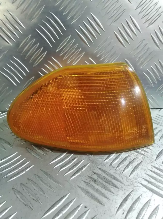 Поворотник правый к Opel Astra 1995