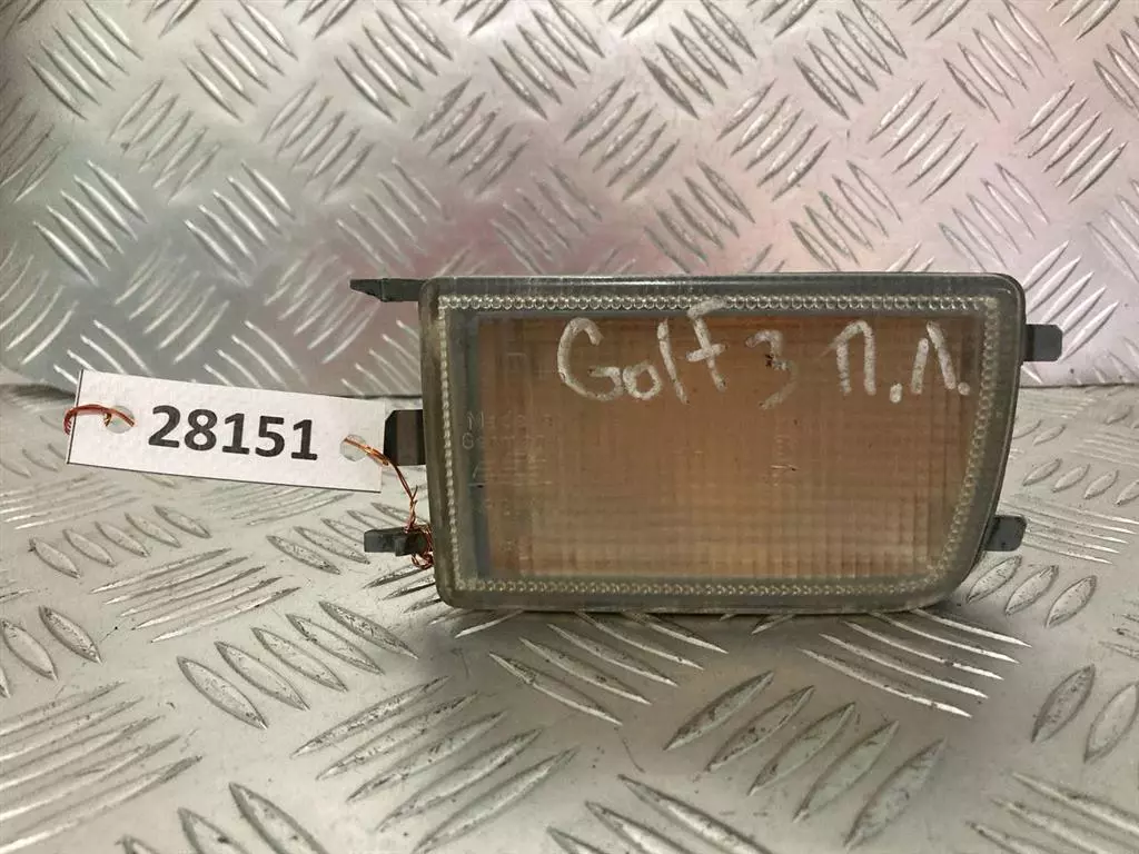 Поворотник левый к Volkswagen Golf 1997