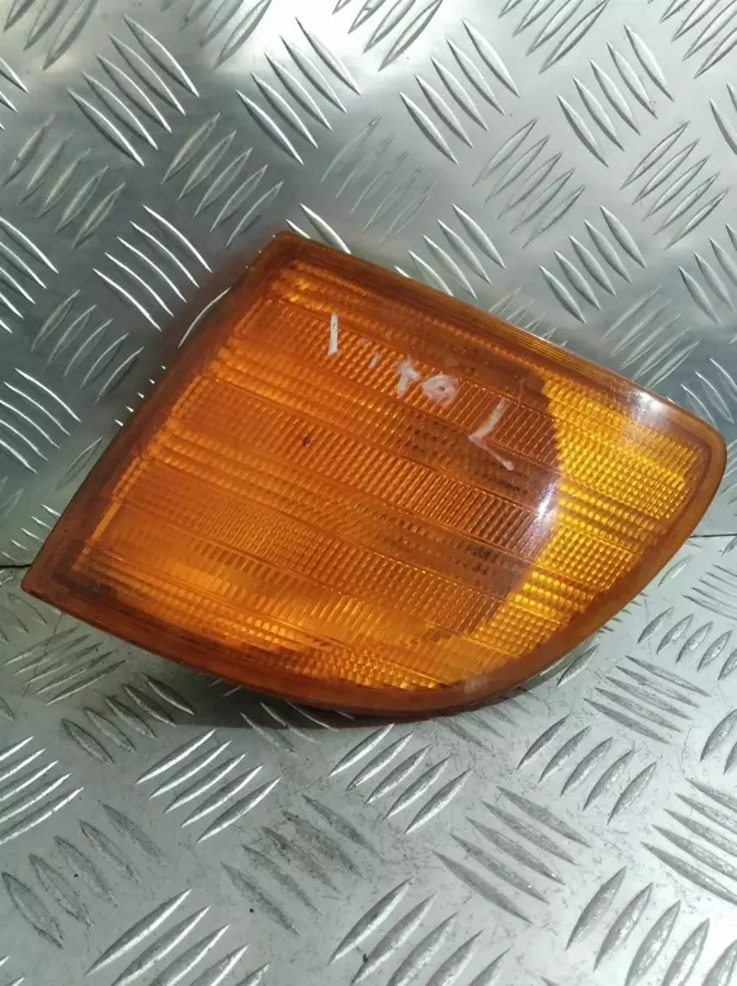 Поворотник левый к Mercedes-Benz Vito 1997