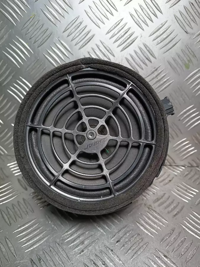 Динамик к Audi A6 2006