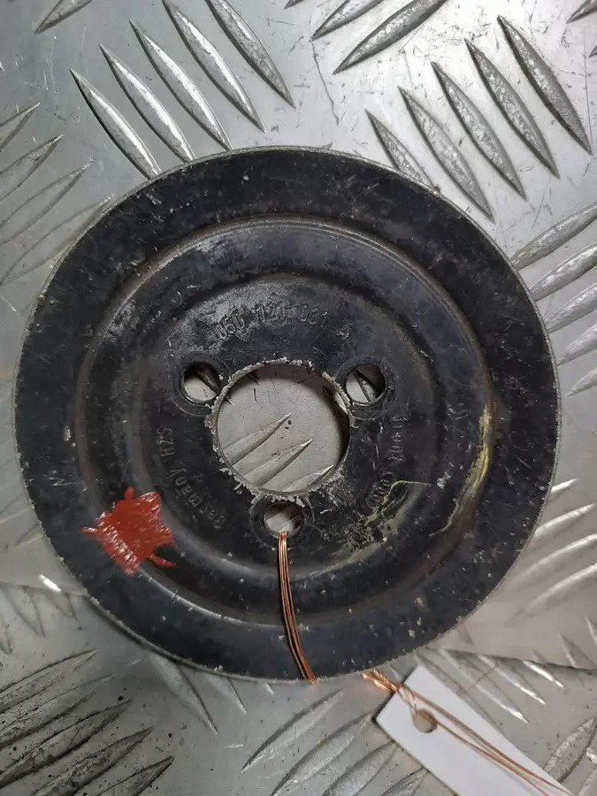 Шкив помпы к Audi 80 1994