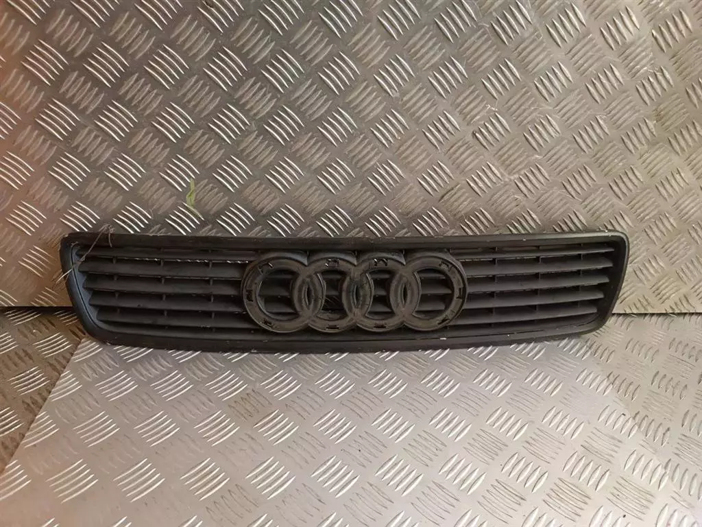 Решетка радиатора к Audi A4 1999