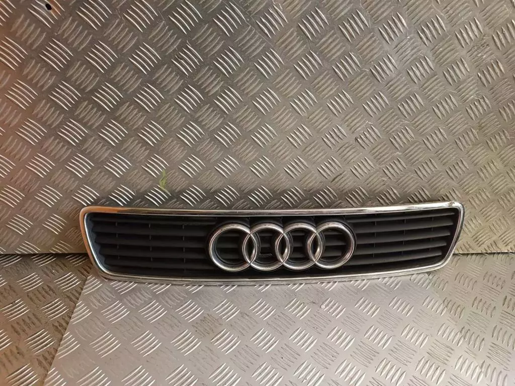 Решетка радиатора к Audi A4 1998