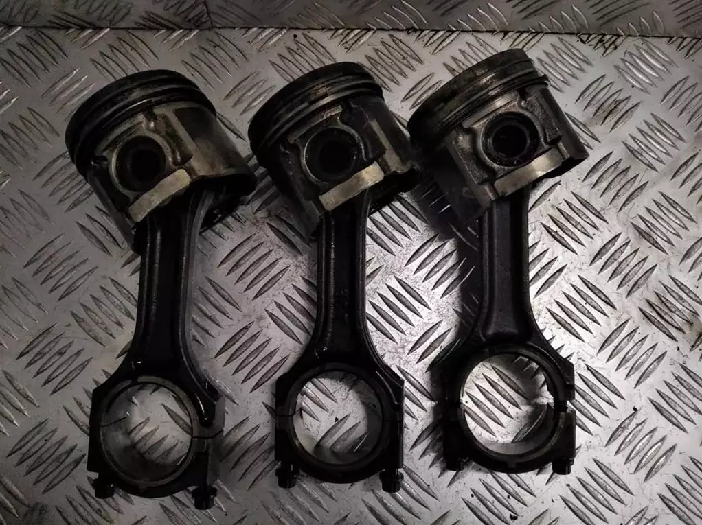 Поршень к Mazda 6 2004