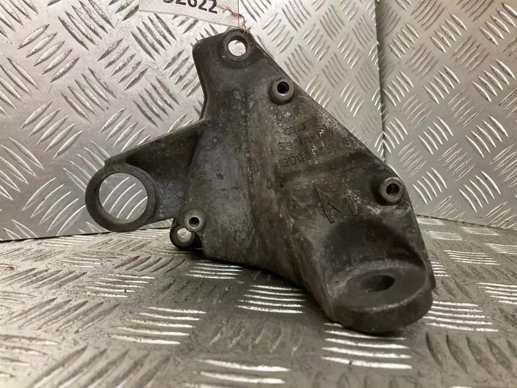 Кронштейн КПП к Audi A6 1999