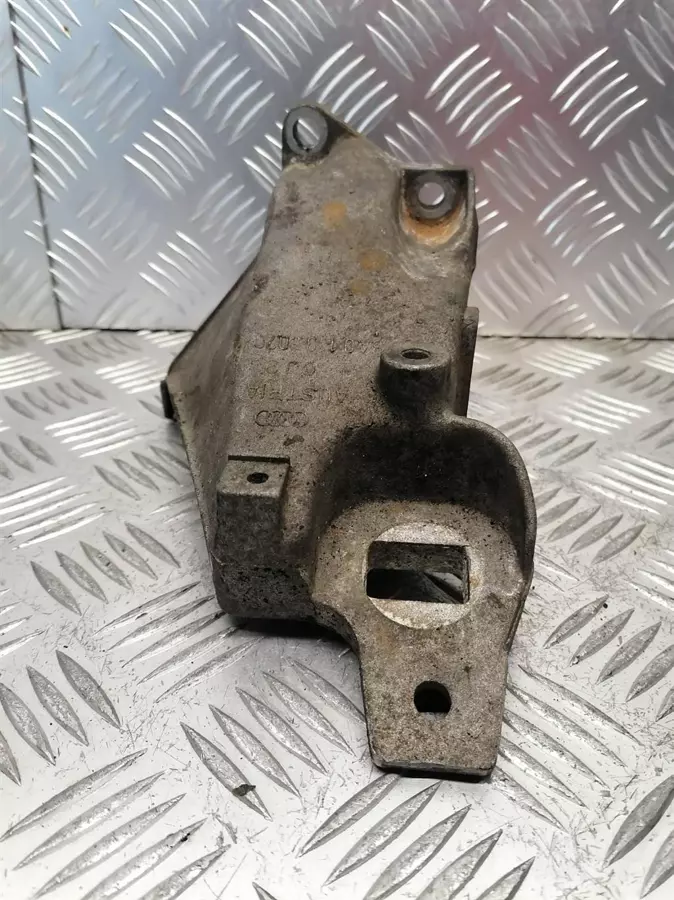 Кронштейн двигателя к Audi 80 1994