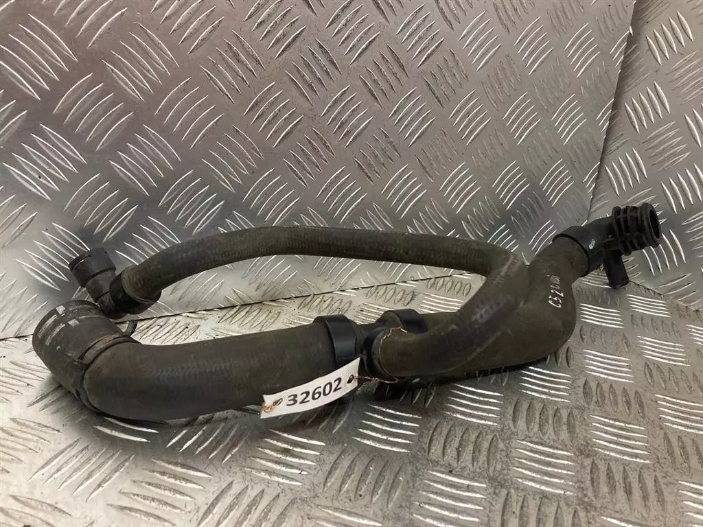 Патрубок к Citroen C5 2002
