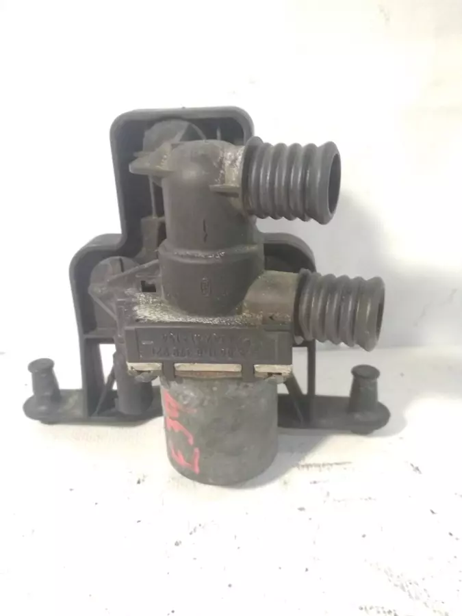 Кран отопителя (печки) к BMW  1998