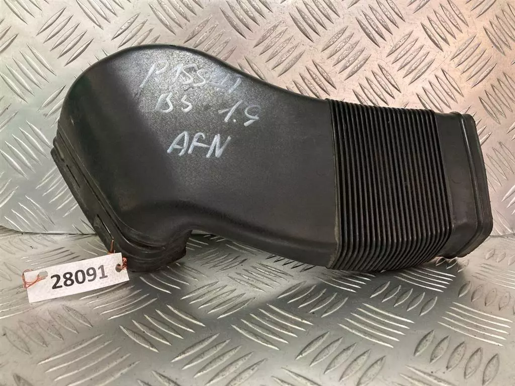 Воздуховод к Volkswagen Passat 1998