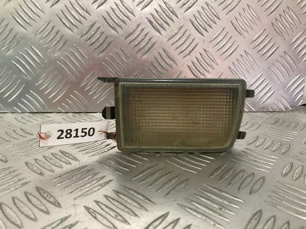 Поворотник левый к Volkswagen Golf 1996