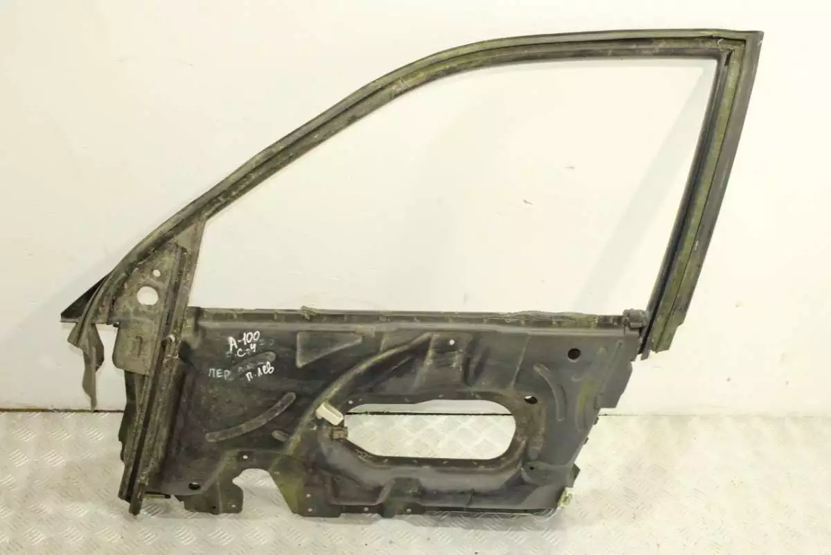 Рамка двери передней левой к Audi 100 1992